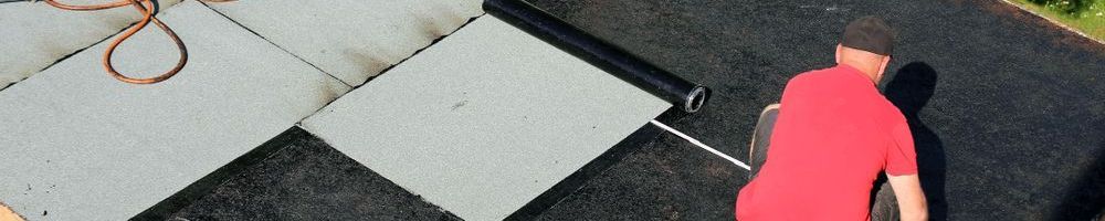 Nieuw bitumen leggen op bijgebouw Nieuw bitumen leggen op bijgebouw in Veldhoven
